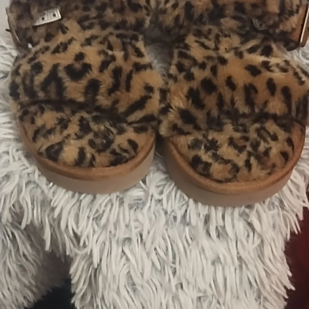 Koolaburra by UGG Tan and Black Furry Slippers - Picture 3 of 6